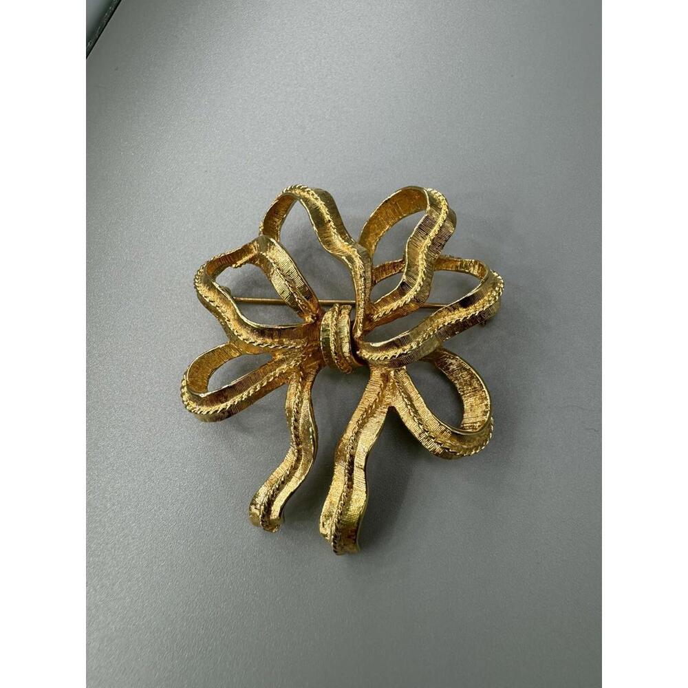 Vintage Monet Ribbon Bow Gold Tone Large Textured Brushed Twisted Rope Brooch